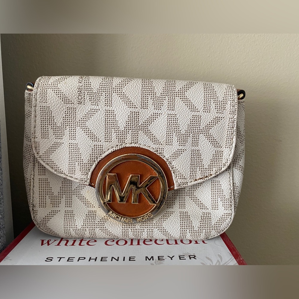 Michale Kors body bag
